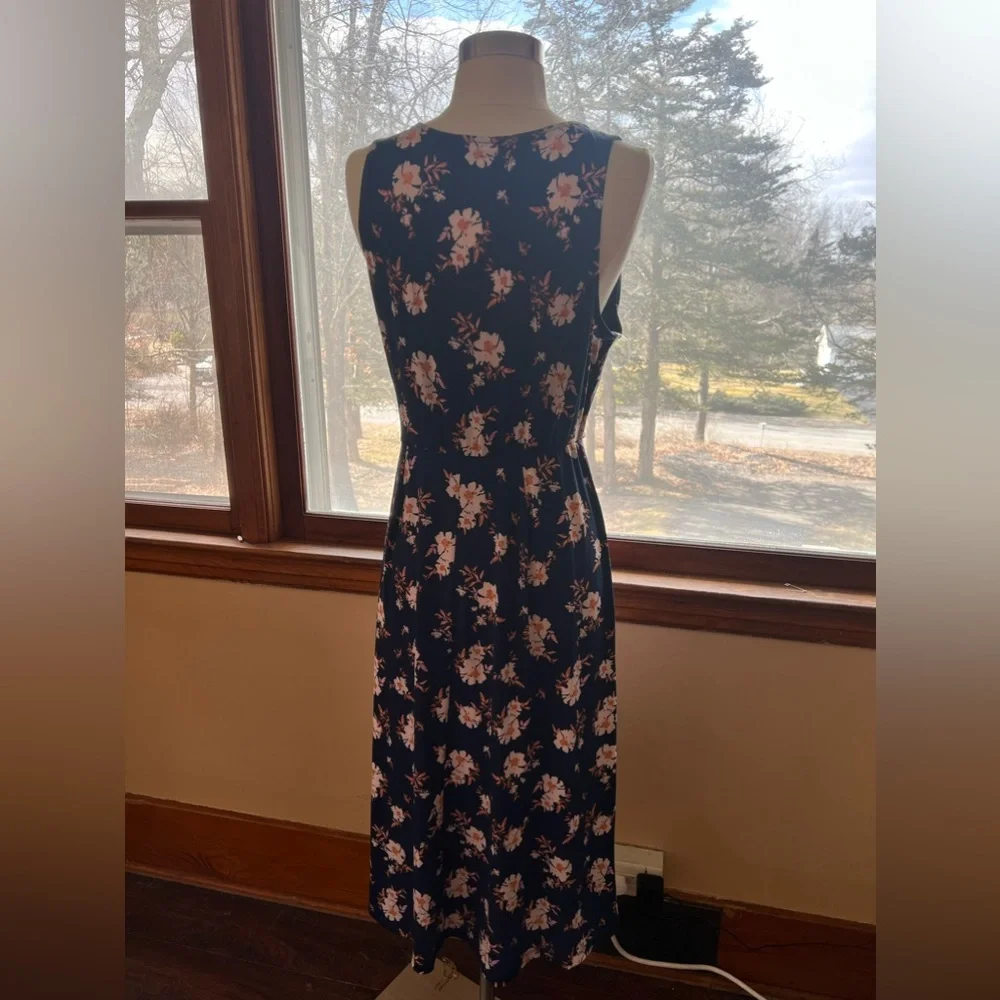 Gilli Floral Dress - very flattering - Picture 4 of 5